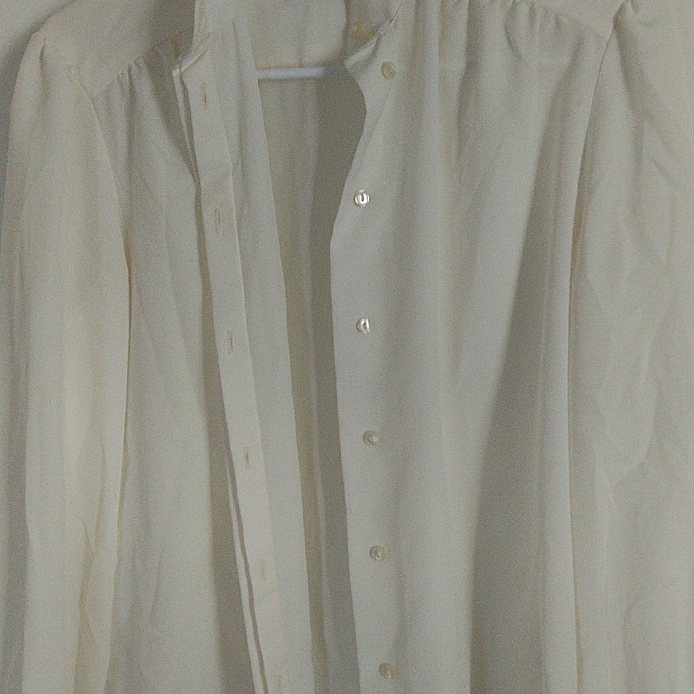 Button down blouse - Picture 2 of 4